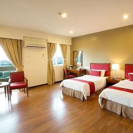 Alora Hotel Penang PENANG Екстериор снимка