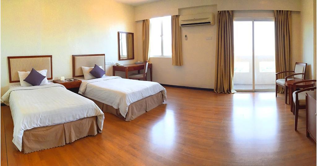 Alora Hotel Penang PENANG Екстериор снимка