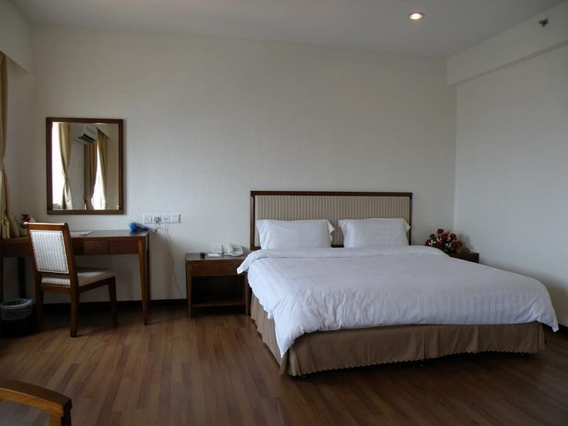 Alora Hotel Penang PENANG Екстериор снимка