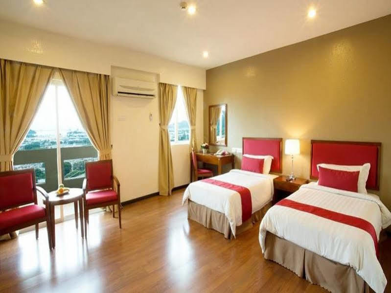 Alora Hotel Penang PENANG Екстериор снимка